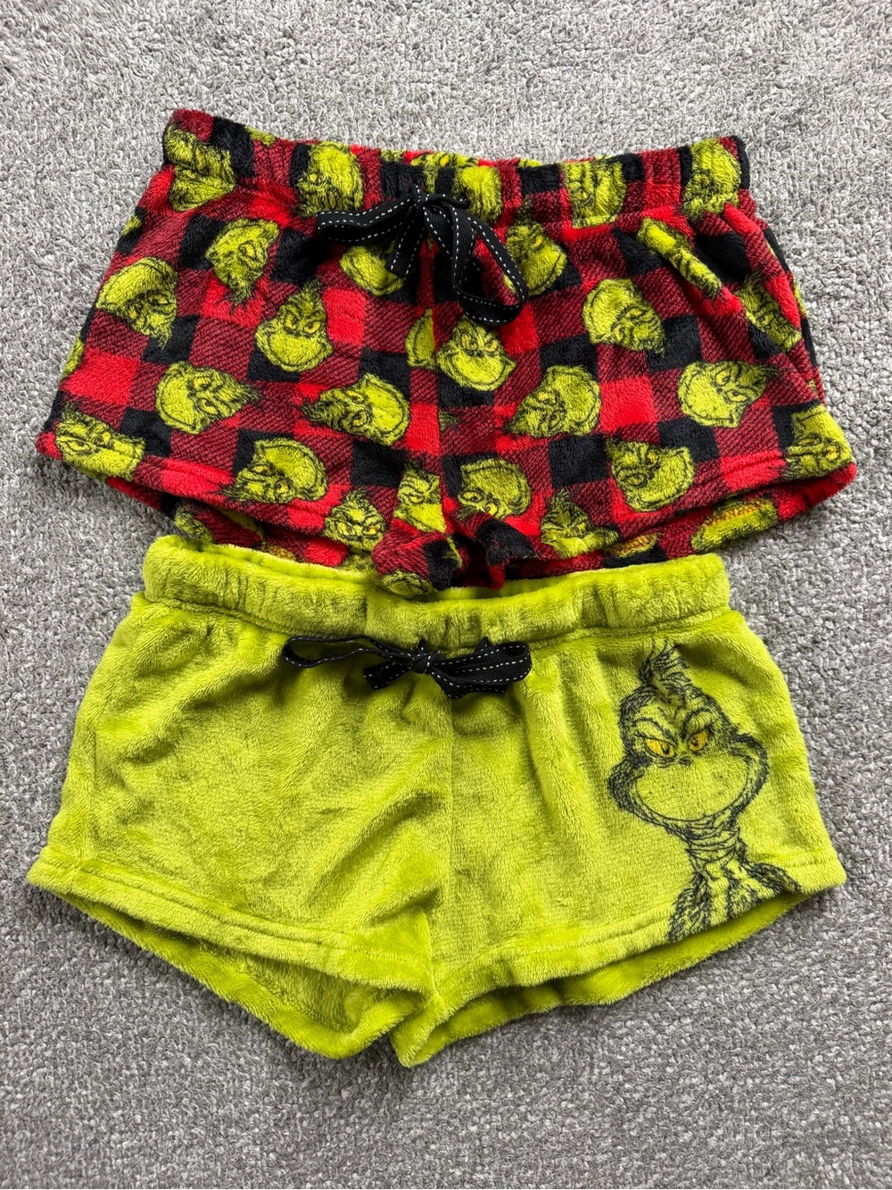 Women’s Plush Grinch Holiday PJ Shorts - Red/Green